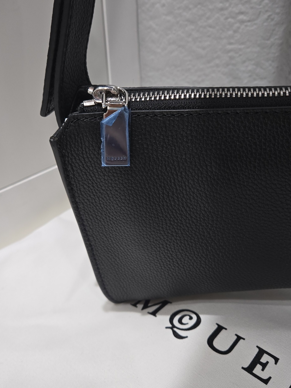 Alexander McQueen T-Bar Sling Pouch Bag-Pebbled Leather - Picture 4 of 6